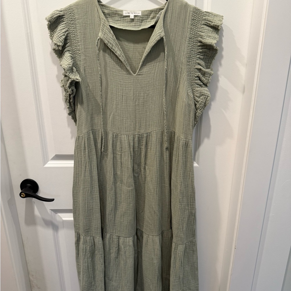Elegant Green Maxi Dress - Picture 2 of 4
